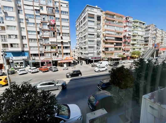 Konak Atilla Mahallesinde Cadde Üstünde 3+1 Satılık Daire