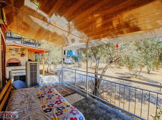 Uzlaş'tan İzmir Menderes Çile Mh.  Müstakil Parsel içinde  Yapı Kayıtlı Ev Ve Tarla