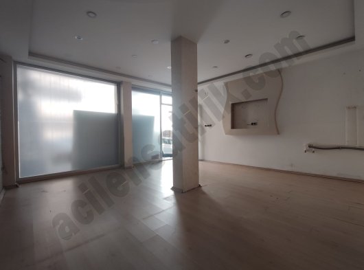 SAKARYA CADDESİ YANI 45 M2 VİTRİNLİ KİRALIK DÜKKAN