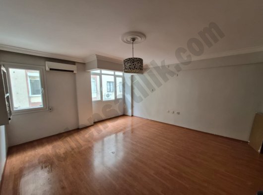Güzelyalı da Satılık 3+1 Tadilatlı Arakat Daire