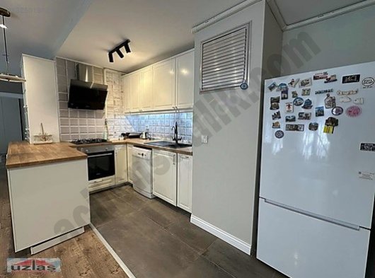 Konak Ş.Nihat Bey Caddesin'de Kiralık Eşyalı 1+1 Otoparklı Yeni Daire