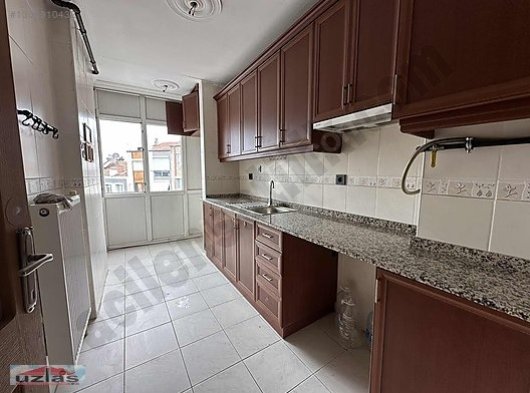 İzmir Konak Özel Karataş Hastanesi yakını Kiralık 3+1 Doğalgazlı Daire