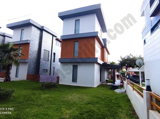 Seferihisar Ürkmez'de deniz tarafında tek müstakil havuzlu satılık 3+1 villa