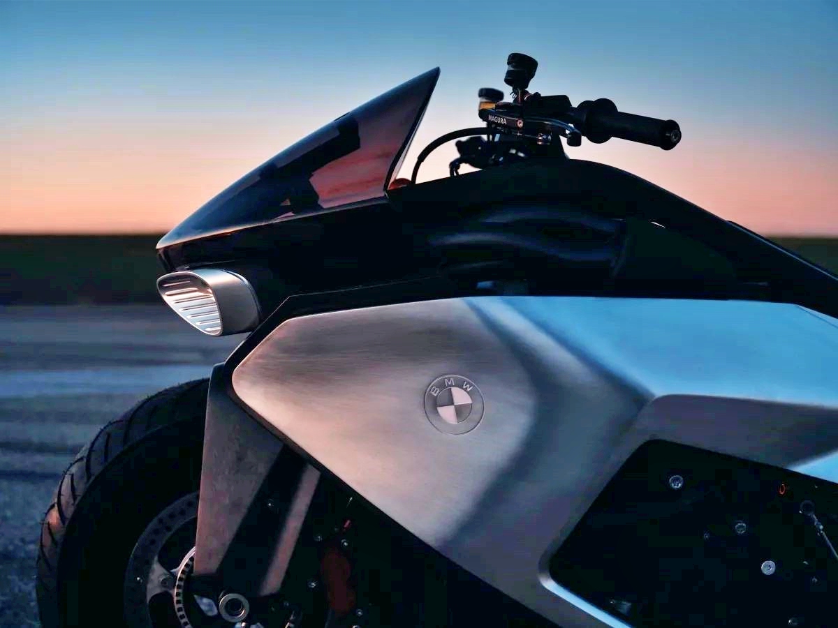BMW Motorrad Vision K18 Tanıtıldı Dev Cruiser Konsept Göz Kamaştırdı_2