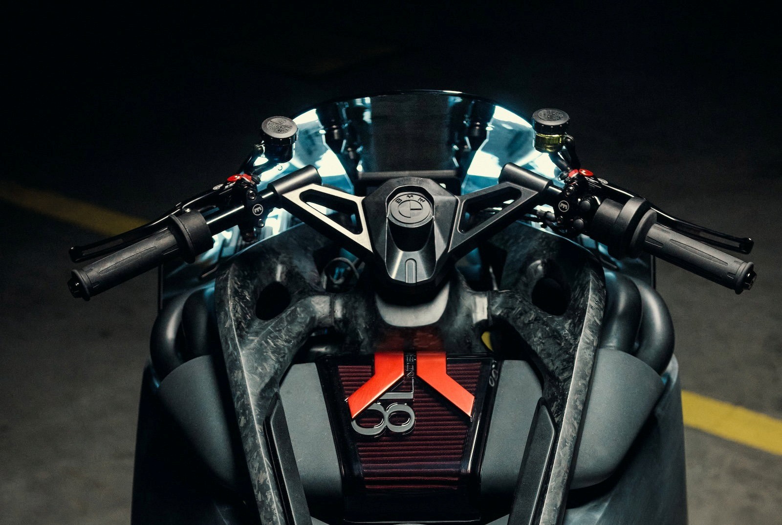 BMW Motorrad Vision K18 Tanıtıldı Dev Cruiser Konsept Göz Kamaştırdı_3