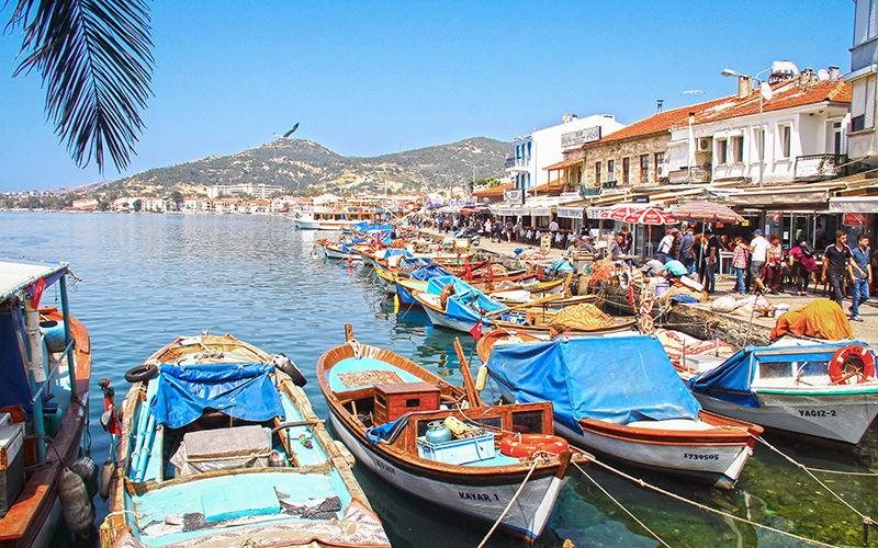 Foça Tarihi Taş Evler ve Balıkçı Kasabası Atmosferi