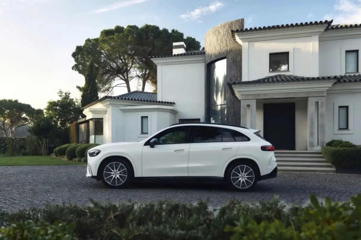 Mercedes-Benz’den Türkiye’ye Özel Elektrikli SUV: GLC 200 AMG-2