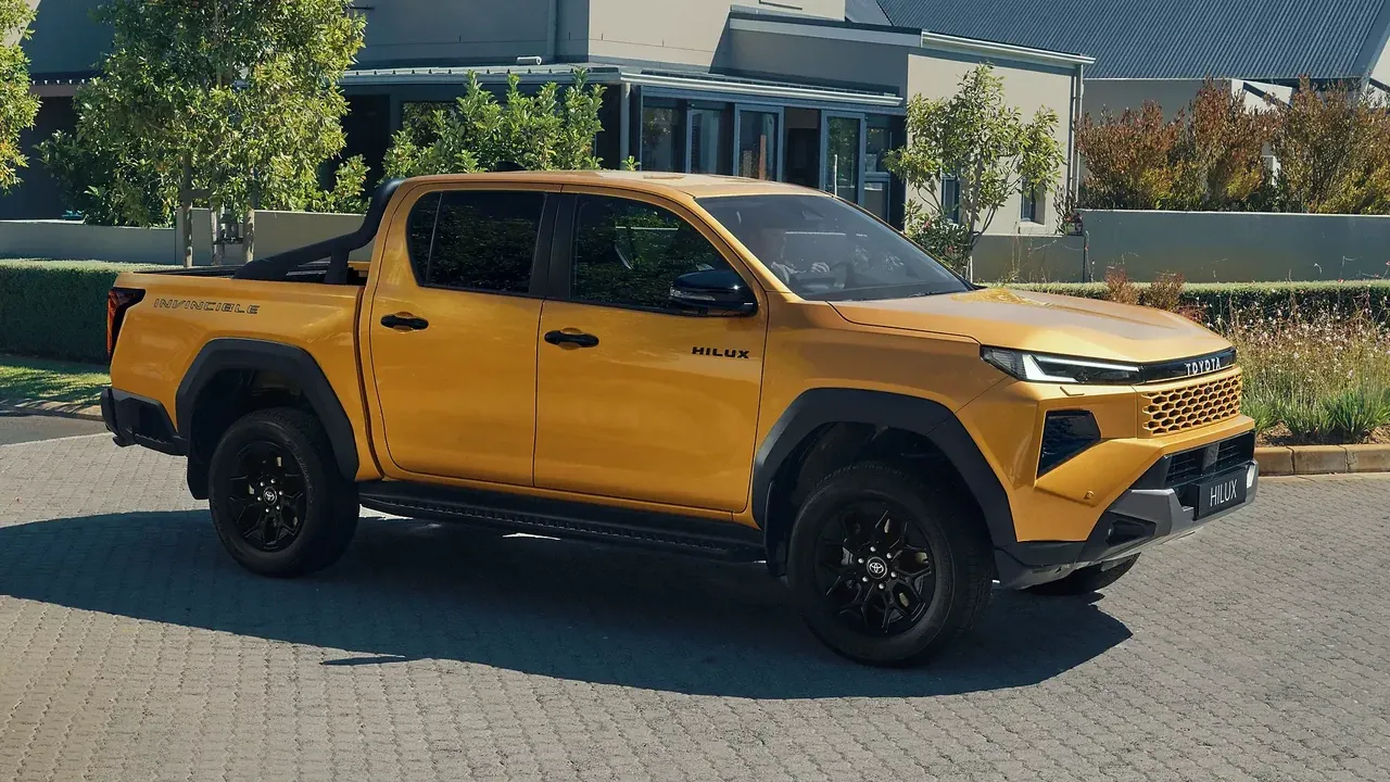 Yeni Hilux Türkiye’ye Geldi: Hibrit Destekli Dizel Motor ve 4x4 Sistem2