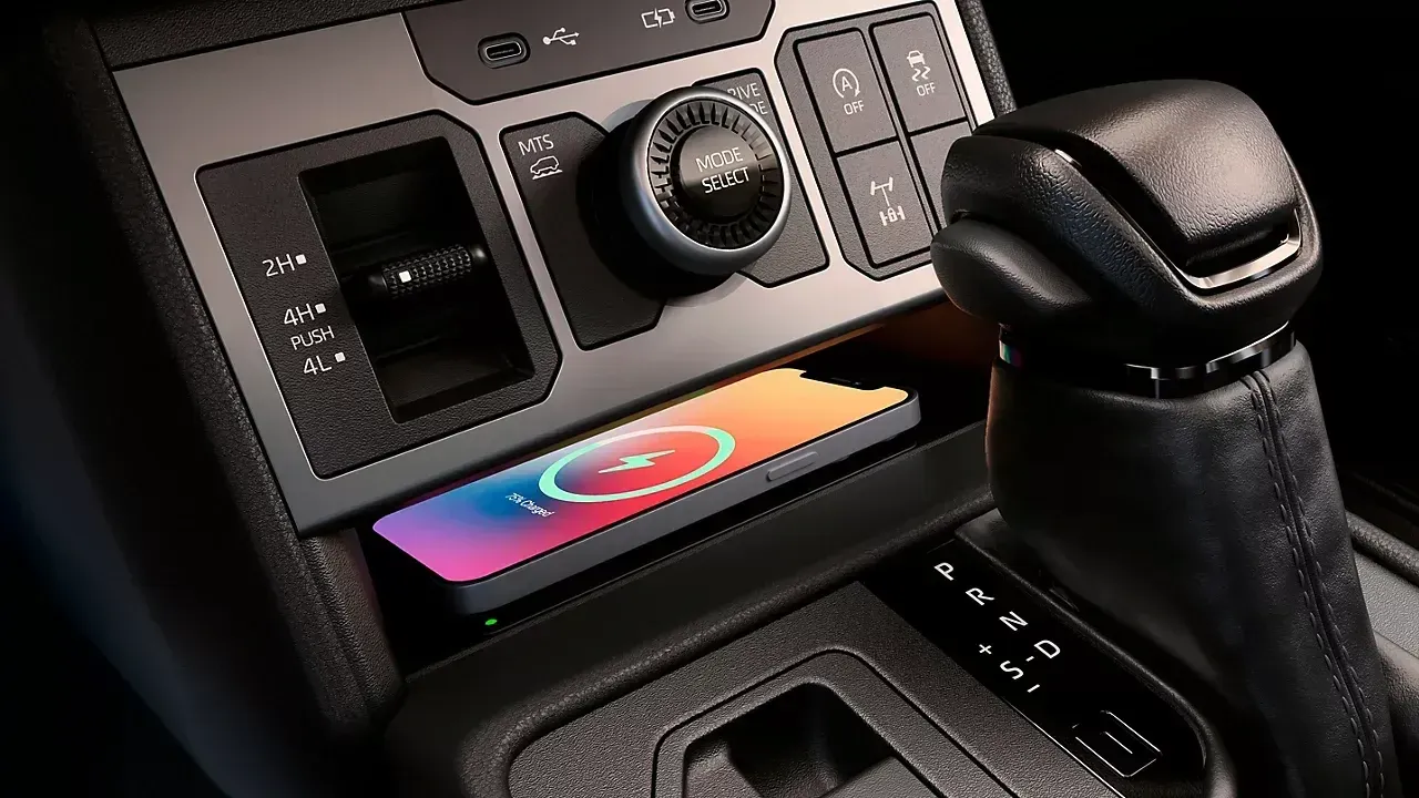 Yeni Hilux Türkiye’ye Geldi: Hibrit Destekli Dizel Motor ve 4x4 Sistem6
